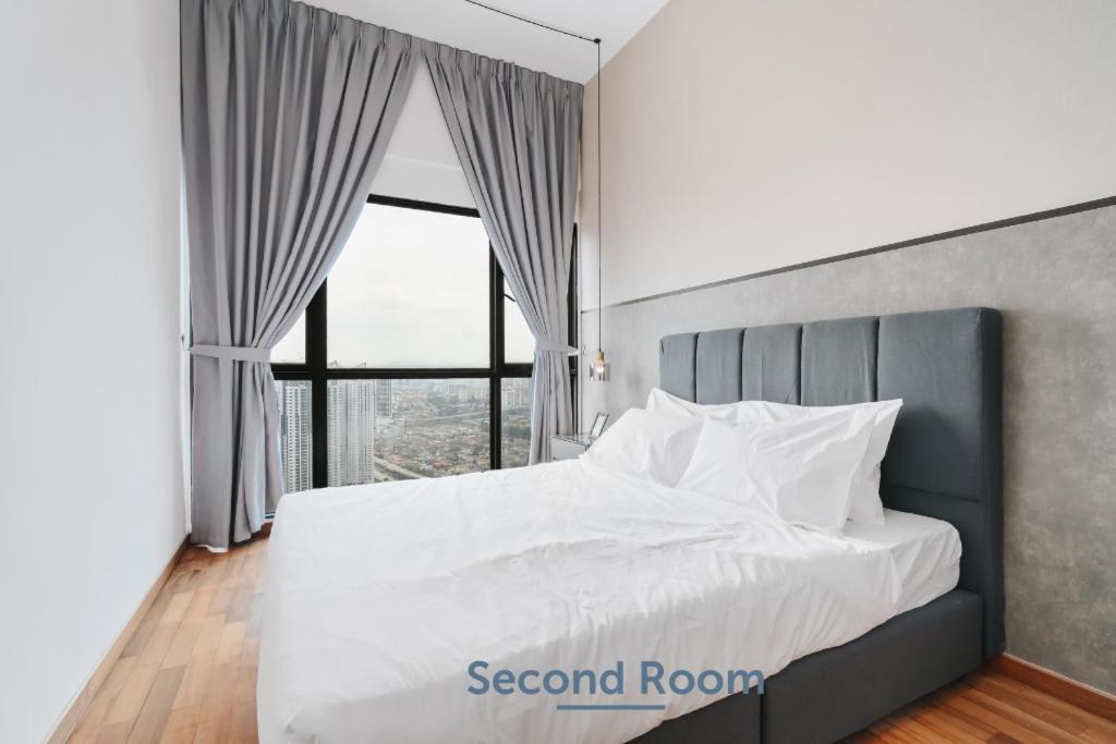 Nowhere 2Br & 2Bath Apartment With Balcony @ Reizz Residences Куала-Лумпур Экстерьер фото